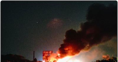 मुंबई के मालवणी इलाके में सिलेंडर ब्लास्ट से दहशत फैल गई. 