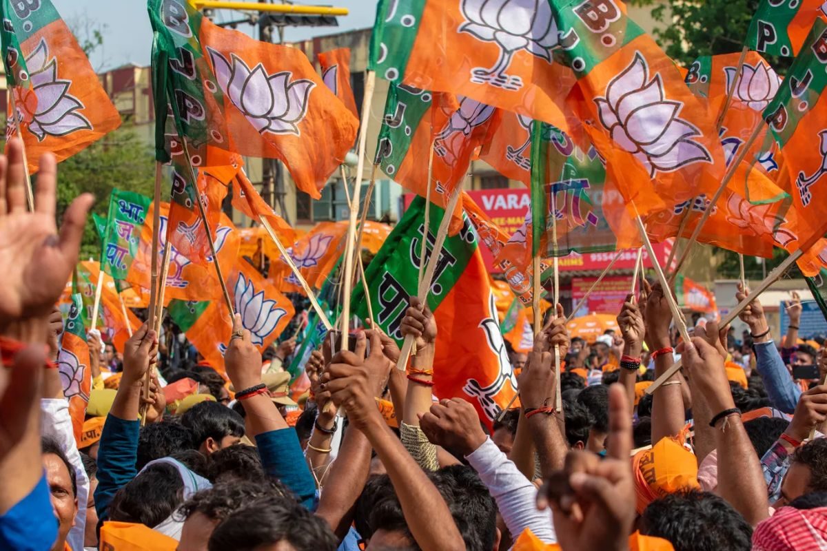 लठ'बंधन में घमासान जारी है...महागठबंधन में सीटों के खींचतान पर बीजेपी का तंज