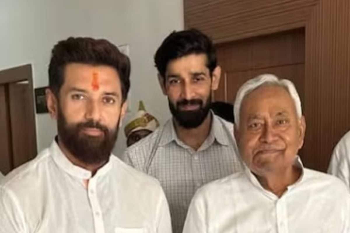 Bihar News: नीतीश कुमार पहुंचे चिराग पासवान के घर, ग्रहण किया खरना प्रसाद