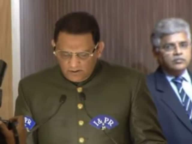 क्रिकेटर से मंत्री तक! मोहम्मद अजहरुद्दीन ने कैबिनेट मंत्री पद की शपथ ली क्रिकेटर से मंत्री तक! मोहम्मद अजहरुद्दीन ने कैबिनेट मंत्री पद की शपथ ली