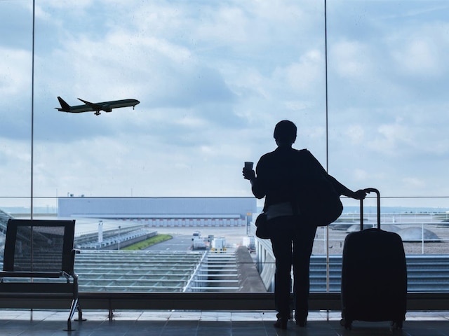 Why do flight boarding gates close 20 minutes before flight? Why do flight boarding gates close 20 minutes before flight?