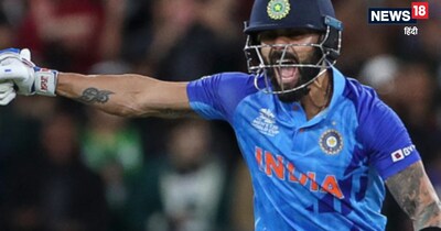 भारत के स्टार बल्लेबाज विराट कोहली के लिए साल 2025 शानदार रहा. कोहली ने इस साल चैंपियंस ट्रॉफी और आईपीएल खिताब जीतने के साथ मास्टर-ब्लास्टर सचिन तेंदुलकर के वनडे में सर्वाधिक शतकों का रिकॉर्ड भी तोड़ा. कोहली वर्ल्ड कप 2027 से पहले बेहतरीन लय में दिखाई दे रहे हैं. उन्होंने साल के अंत में विजय हजारे ट्रॉफी में खेला. जहां उन्होंने पहले मैच में शतक जबकि दूसरे मैच में अर्धशतक जड़ा. आइए, जानते हैं कि कोहली ने इस साल कौन सी बड़ी उपलब्धियां हासिल कीं.