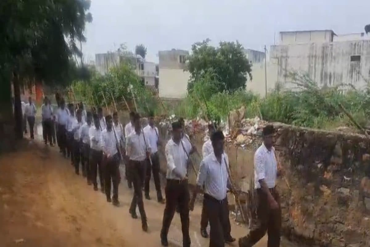 हिंडौन सिटी में राष्ट्रीय स्वयंसेवक संघ का विजयादशमी उत्सव और पथ संचलन