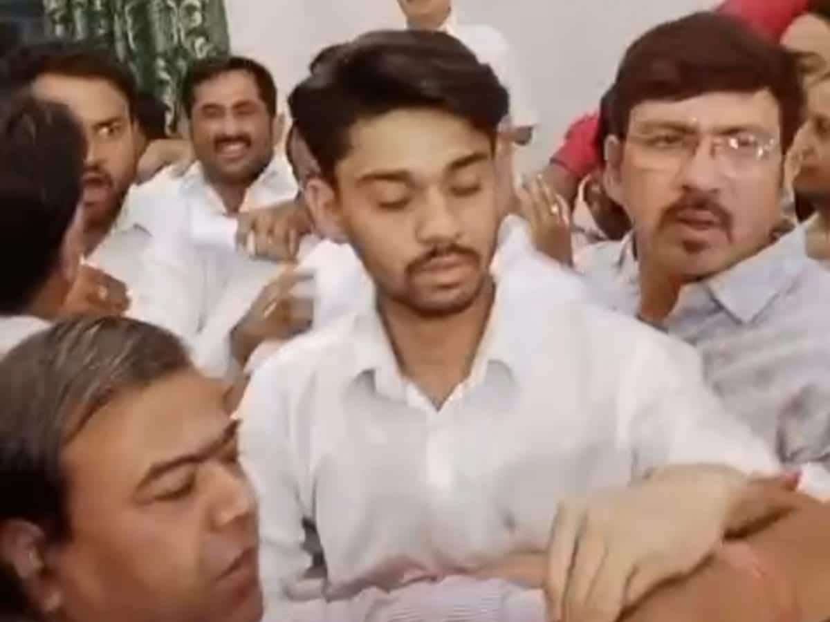 Jodhpur News: कांग्रेस संगठन सृजन अभियान में तीखी नोकझोंक, पर्यवेक्षक के  सामने ही नेताओं का हंगामा, वीडियो ...