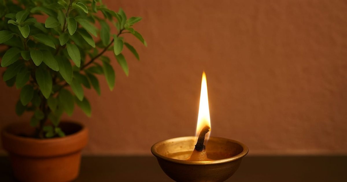 तुलसी के पास अगर दीपक बुझ जाए तो क्या होता है? जानिए शुभ-अशुभ संकेत, घर में पॉजिटिविटी बनाए रखने के खास उपाय