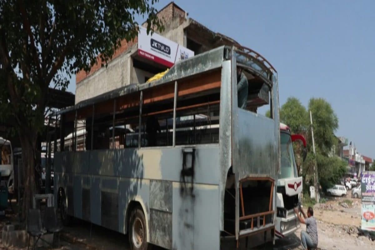 बसों की रिमॉडलिंग बन रही जानलेवा! क्या है नियम किन नियमों की हो रही है अनदेखी
