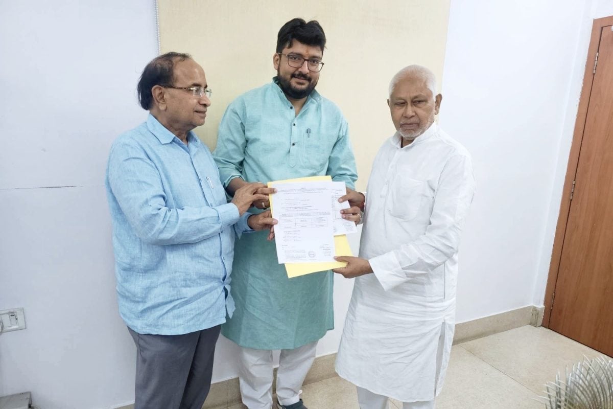 कौन जीतेगा 'घोसी' का रण, विजयी होंगे ऋतुराज या जातीय समीकरण पड़ेगा भारी?