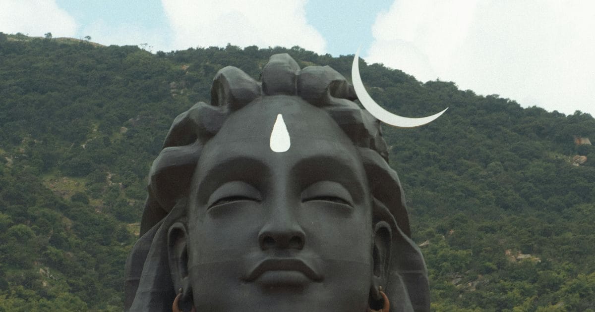 बाईं ओर ही क्यों विराजमान है भगवान शिव के चंद्रमा, कैसे दर्शाता है उग्रता और करुणा का संगम, जानें कथा और अर्थ