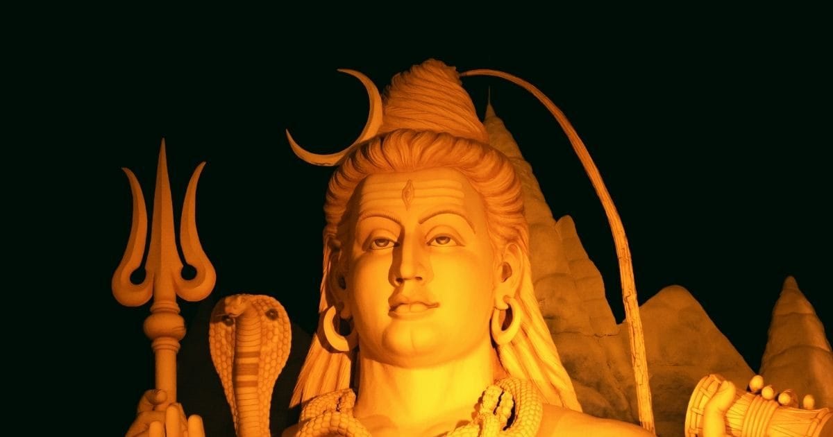 अगर घर में शिवलिंग गलत दिशा में रखी है तो हो जाएं सतर्क, वरना छिन सकती है सकारात्मकता, जानें वास्तु विशेषज्ञ की सलाह