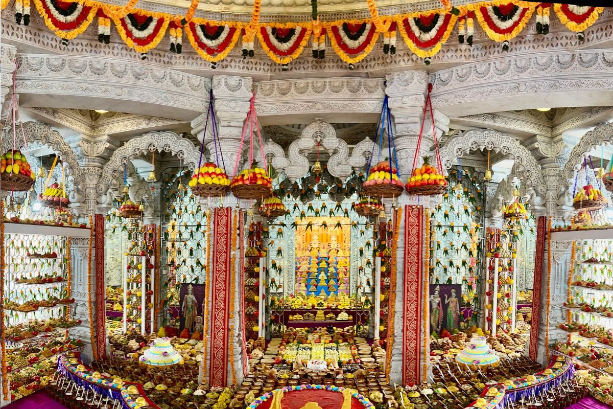 अक्षरधाम मंदिर में अन्‍नकूट महोत्‍सव, भगवान को लगा 1232 व्‍यंजनों का भोग