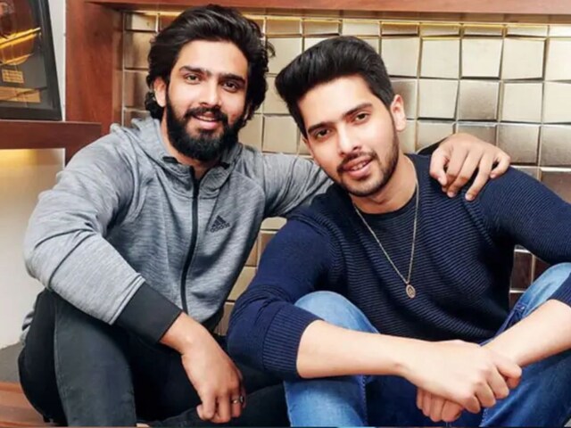 Are Amaal Malik and Armaan Malik twin brothers? the younger one is married