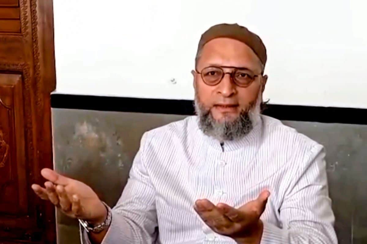 आई लव महादेव ठीक तो I Love Muhammad पर क्यों बवाल पोस्टर छीनने भड़के ओवैसी
