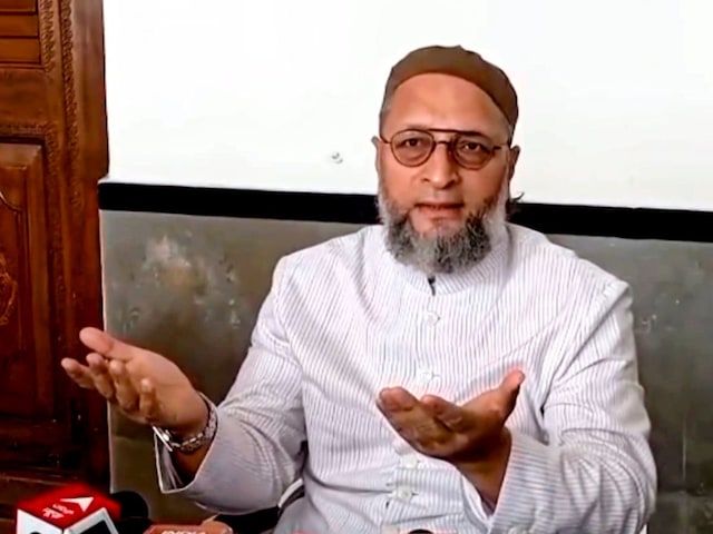आई लव महादेव ठीक, तो I Love Muhammad पर क्यों बवाल? पोस्टर छीनने भड़के ओवैसी