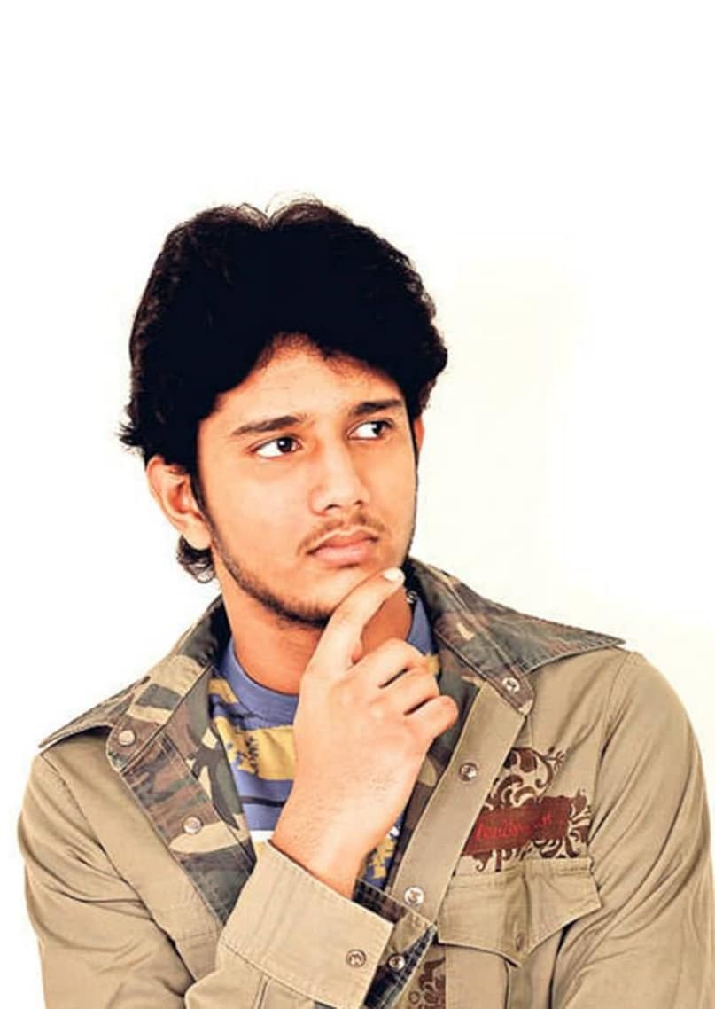 Along with this, he also did a romantic thriller film named 'Margaji 16' in Tamil. But Jayant could not continue his career as Hero due to his debut with flop films in both Telugu and Tamil. Along with this, he also did a romantic thriller film named 'Margaji 16' in Tamil. But Jayant could not continue his career as Hero due to his debut with flop films in both Telugu and Tamil.