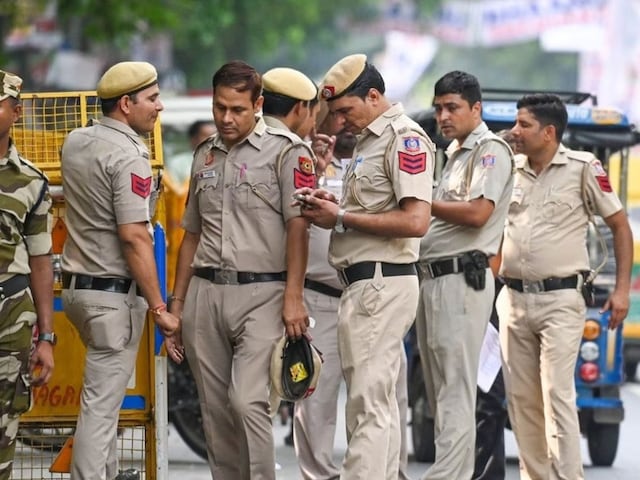 डॉक्टर सुसाइड केस में 1 गिरफ्तार, दिल्ली में 3 का एनकाउंटर  डॉक्टर सुसाइड केस में 1 गिरफ्तार, दिल्ली में 3 का एनकाउंटर