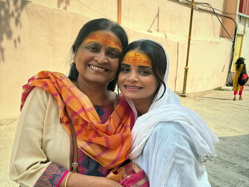 Shreyas Iyer mom and sister