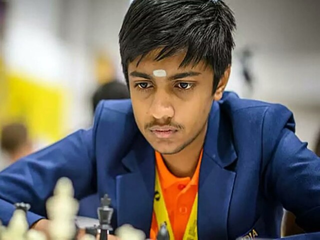 16 वर्षीय इलमपार्थी 90वें ग्रैंडमास्टर बने, विश्वनाथन आनंद ने भी दी बधाई