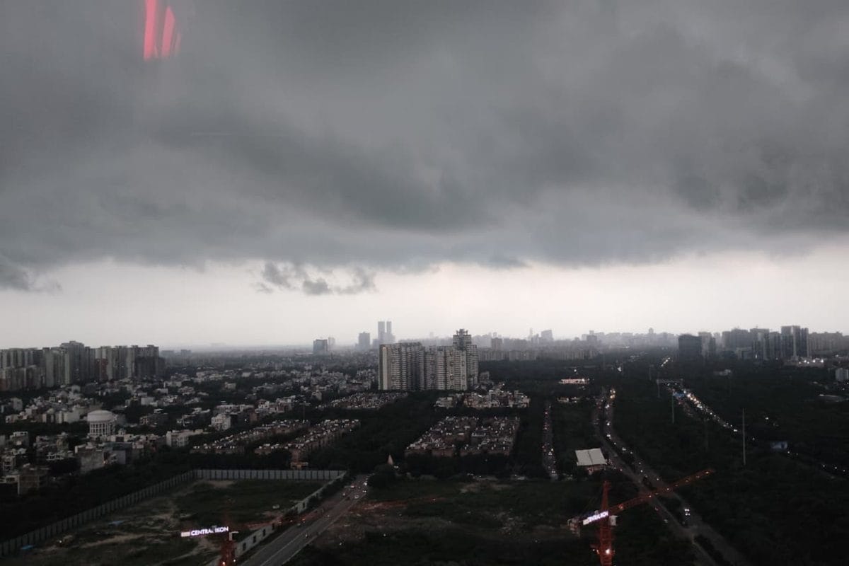 क्या नार्थ इंडिया में आ गई ठंड बारिश से मौसम पलटा सूरज क्यों हल्का पड़ा