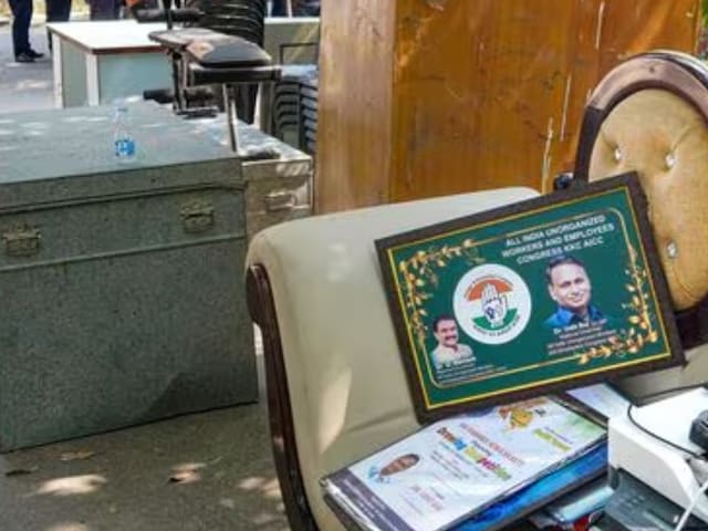 सामान घर से बाहर फेंका... दलित नेता उदित राज का बड़ा दावा, आखिर माजरा क्या है? सामान घर से बाहर फेंका... दलित नेता उदित राज का बड़ा दावा, आखिर माजरा क्या है?
