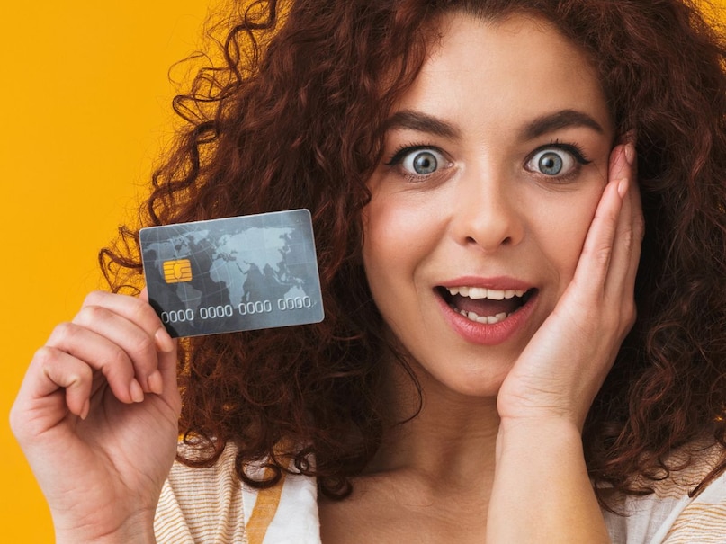 fee on visa card, fee on mastercard, how much fee on visa, how much fee on mastercard, visa and mastercard fee, वीजा के कार्ड पर कितनी फीस, मास्‍टरकार्ड पर कितनी फीस, वीजा और मास्‍टरकार्ड क्‍यों लेते हैं शुल्‍क, वीजा और मास्‍टरकार्ड का दुकानदारों से क्‍या विवाद