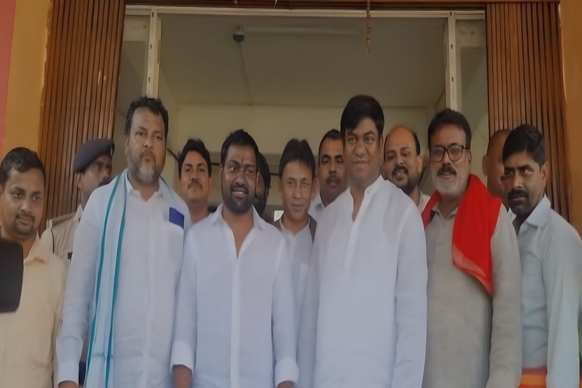 भाई को 'मंत्री बनाकर' मुकेश सहनी ने CM से खाई थी डांट, अब उसी को दिया टिकट