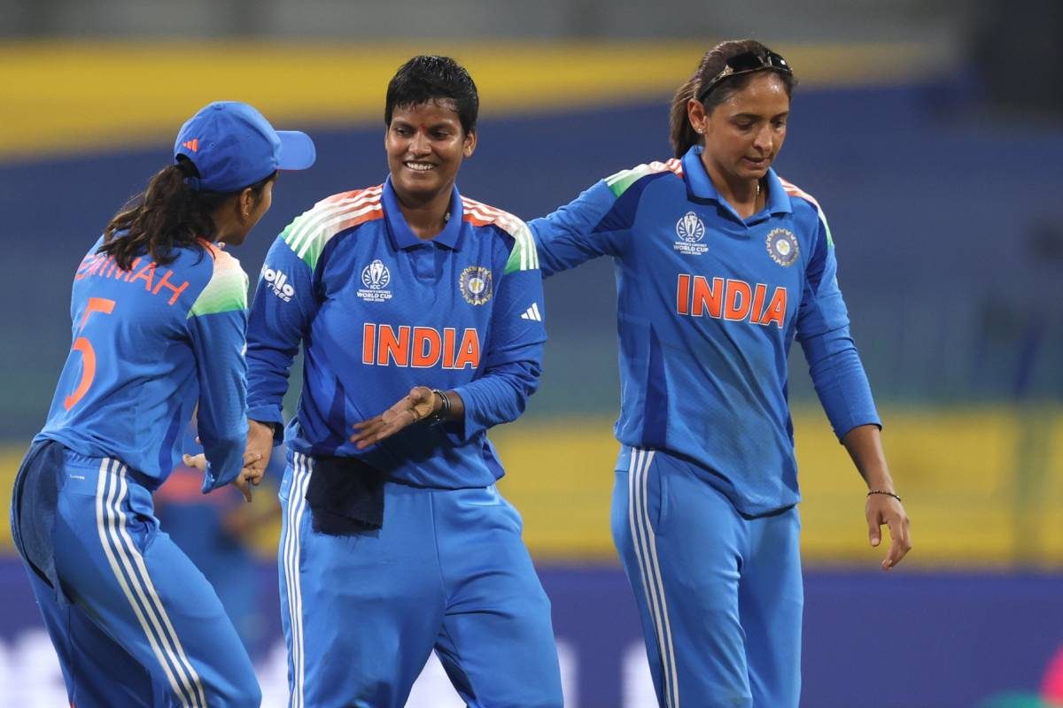 दीप्ति-क्रांति की आंधी में ढह गई PAK टीम, भारत की बेटियों ने लहराया परचम