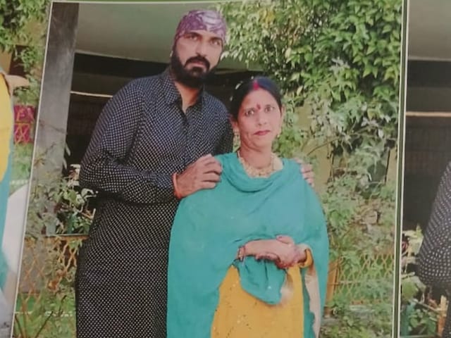 हरियाणाः एक ही चिता पर जलाए गए रिटायर्ड फौजी के बेटे और बहू हरियाणाः एक ही चिता पर जलाए गए रिटायर्ड फौजी के बेटे और बहू