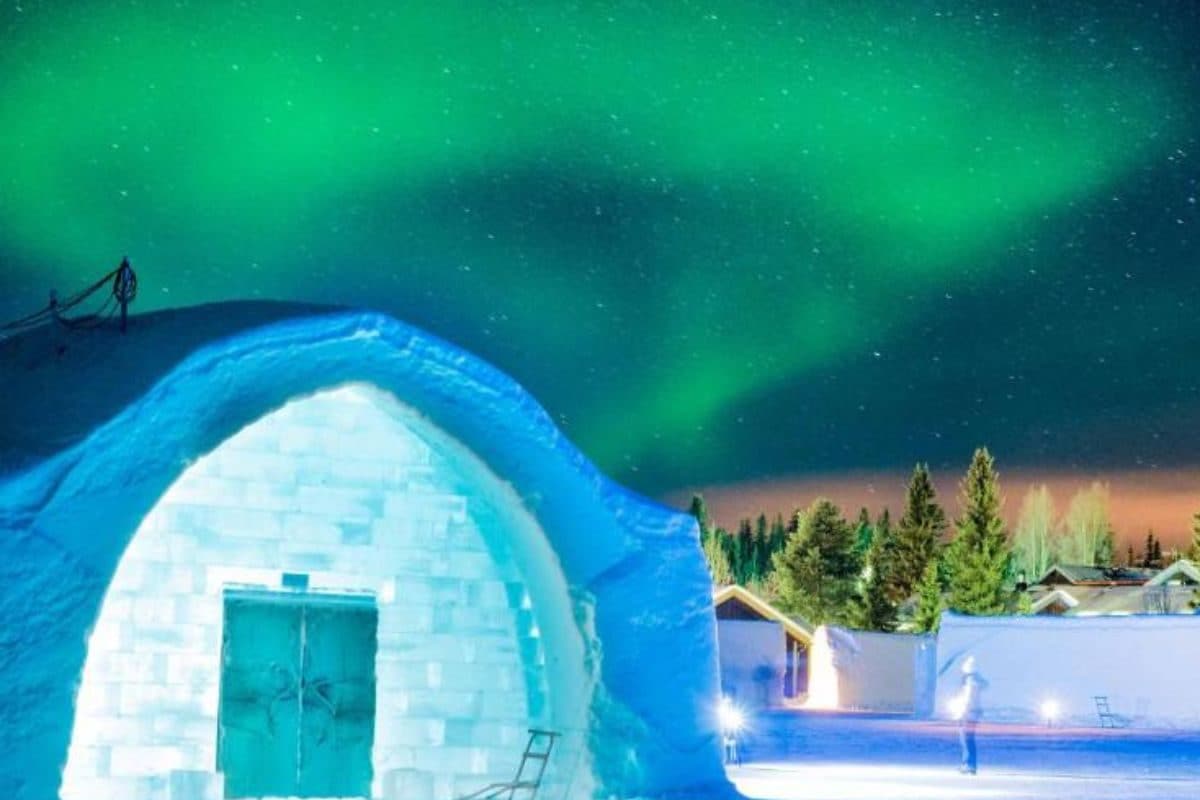 हर साल करोड़ों खर्च करके बनता है यह होटल बर्फ की प्‍लेट पर मिलता है खाना