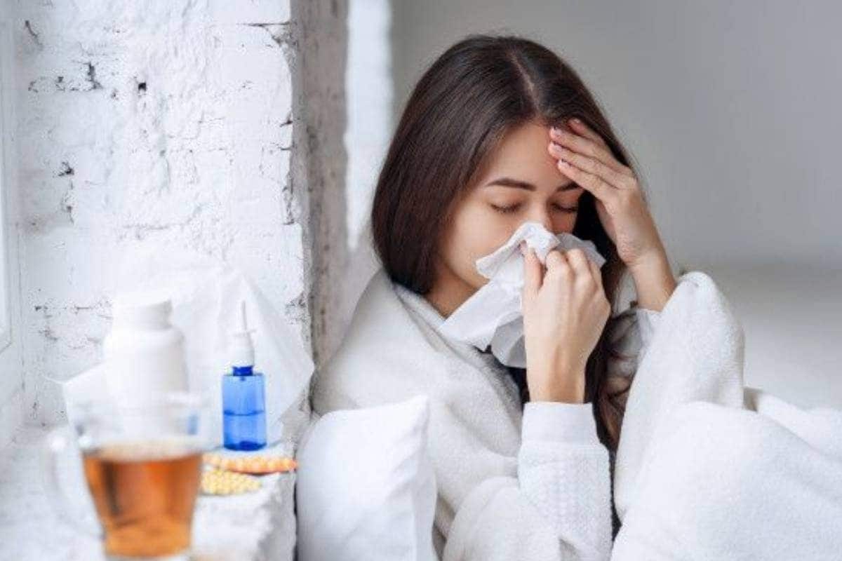 इन्फ्लूएंजा की चपेट में दिल्ली-NCR! लक्षणों से वैक्सीन तक AIIMS डॉक्टर ने