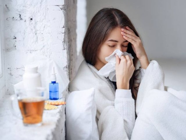 इन्फ्लूएंजा की चपेट में दिल्ली-NCR! लक्षणों से वैक्सीन तक? AIIMS डॉक्टर ने....