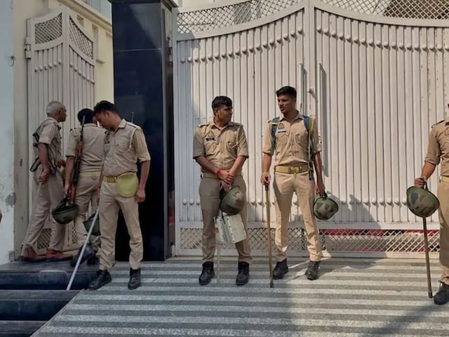 40000000 के गहने, 20000000 नगद, डायरी... संभल के मीट कारोबारी के पास क्या मिला 40000000 के गहने, 20000000 नगद, डायरी... संभल के मीट कारोबारी के पास क्या मिला