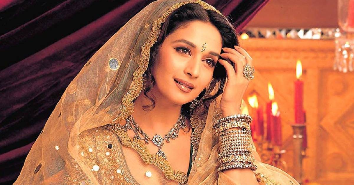 माधुरी दीक्षित से US में अनजान थे पड़ोसी, फैंस की गाड़ियों को देख होते थे भौचक्के, कह देते थे ‘पुलिस बुलाएं क्या?’