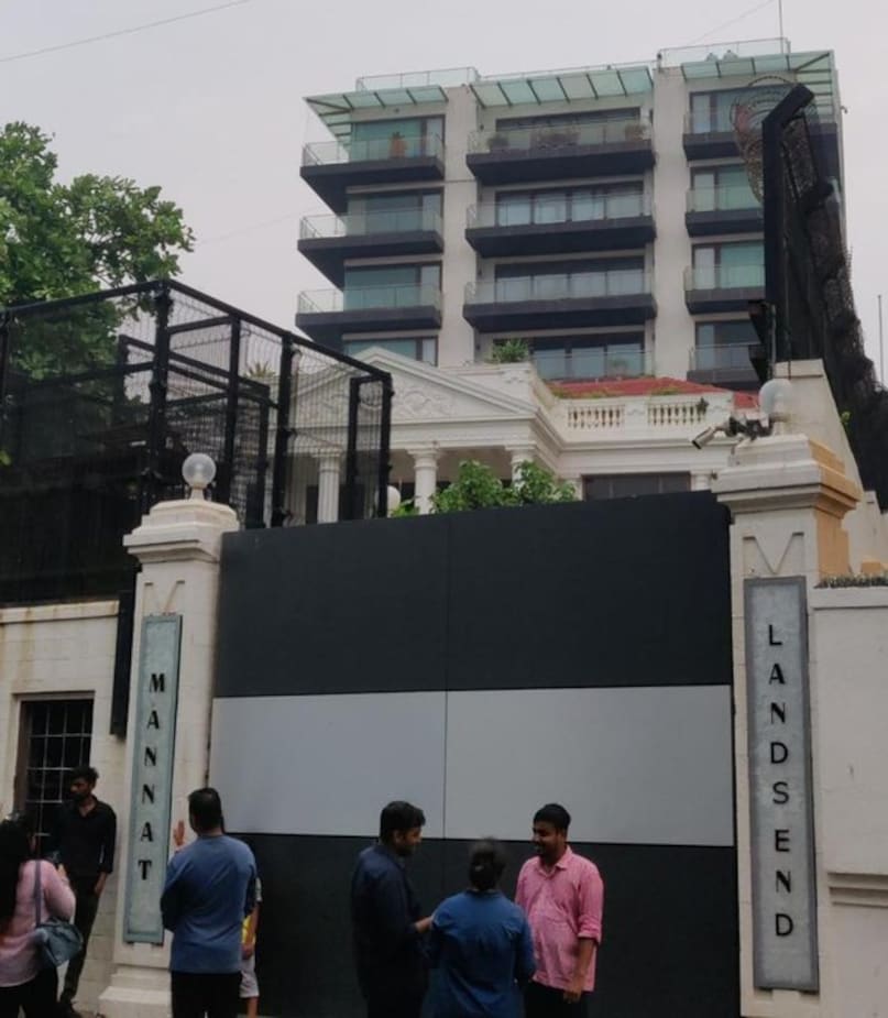 Most Expensive Bollywood starts home, shahrukh khan home price, amitabh home price, ranvir kapoor home price, ranbeer singh home price, बॉलीवुड में सबसे महंगा घर किसका, शाहरुख के बंगले की कीमत, अमिताभ बच्&zwj;चन के बंगले की कीमत, रणवीर कपूर के बंगले की कीमत, अक्षय कुमार के बंगले की कीमत, अजय देवगन के बंगले की कीमत  