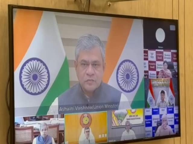 चक्रवात मोंथा के दौरान आप ट्रेन से जा रहे हैं, जान लें,रेलवे का अलर्ट जारी चक्रवात मोंथा के दौरान आप ट्रेन से जा रहे हैं, जान लें,रेलवे का अलर्ट जारी