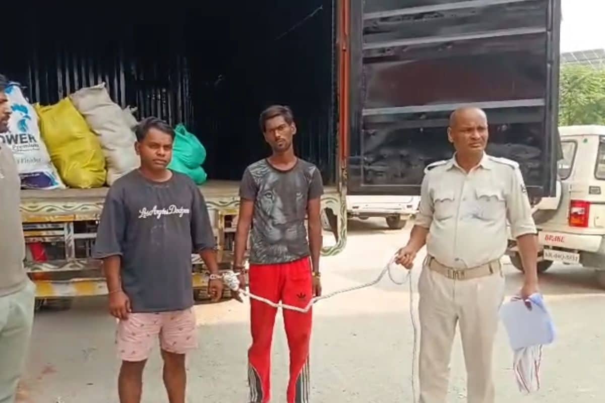 खाली ट्रक खंगाल रही थी बिहार पुलिस, तभी गुप्त तहखाने से निकले '1.25 करोड़'