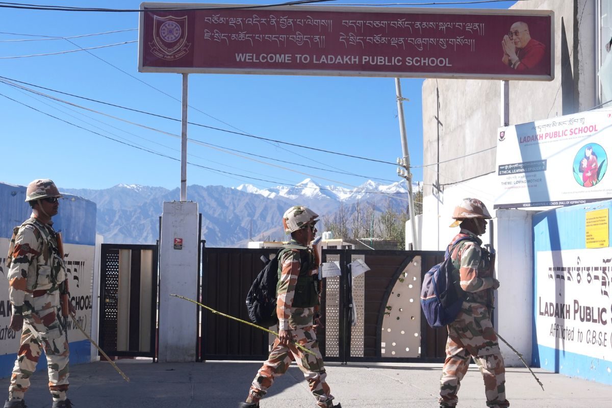 लद्दाख संकट का हल केंद्र शासित ढांचे में राज्य नहीं भरोसे से मिलेगा समाधान