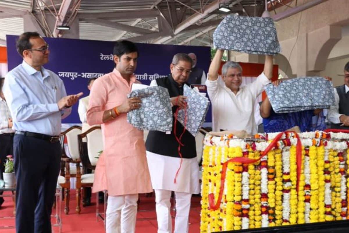 ओढ़ने का मन नहीं करता ट्रेन में मिला कंबल अब दूर हो जाएगी आपकी शिकायत