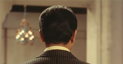 नई दिल्ली. एक्टिंग की दुनिया में बहुत कम ऐसे स्टार्स हैं, जिन्होंने असली सुपरस्टारडम देखा हो. उन्हीं में से एक थे राजेश खन्ना, जिन्हें लोग प्यार से काका कहते थे. उनकी एक झलक पाने के लिए फैंस कुछ भी कर गुजरते थे. हालात ऐसे थे कि लड़कियां उनके नाम का सिंदूर भरती थीं, और कुछ तो उनकी तस्वीर के साथ शादी तक कर लेती थीं.