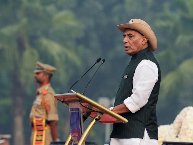 क्यों नहीं होता भारत में आर्मी-सरकार विवाद? राजनाथ सिंह ने बताया कारण क्यों नहीं होता भारत में आर्मी-सरकार विवाद? राजनाथ सिंह ने बताया कारण