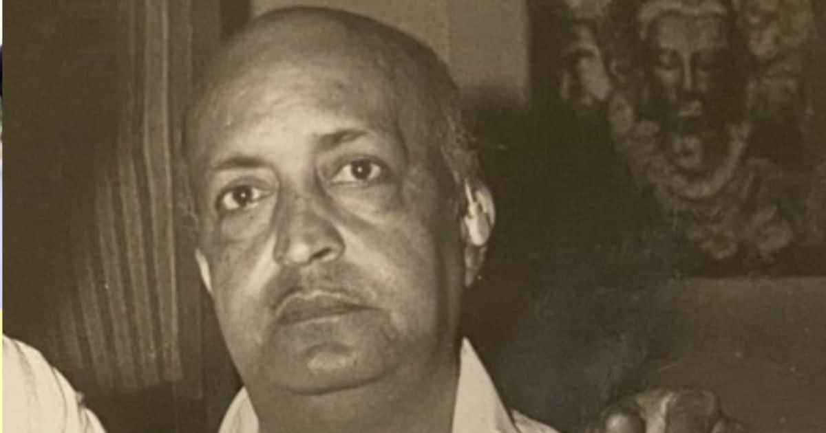 The teacher, who wrote hit songs by giving tuition to children, became the ‘unknown’ star of Banaras after 17 years of struggle. The teacher, who wrote hit songs by giving tuition to children, became the ‘unknown’ star of Banaras after 17 years of struggle.