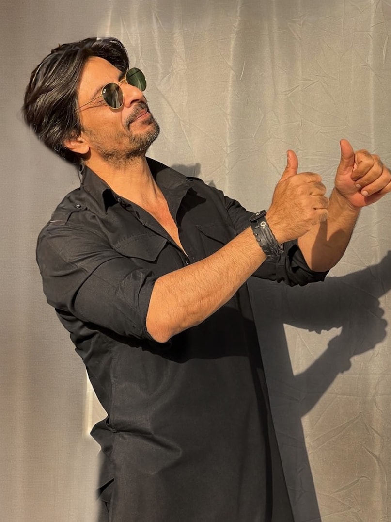 shah rukh khan doppelganger, shah rukh khan lookalike, shah rukh khan ibrahim qadri, ibrahim qadri net worth, ibrahim qadri as shah rukh khan, ibrahim qadri fees, ibrahim qadri age, ibrahim qadrisrk, shah rukh khan, 