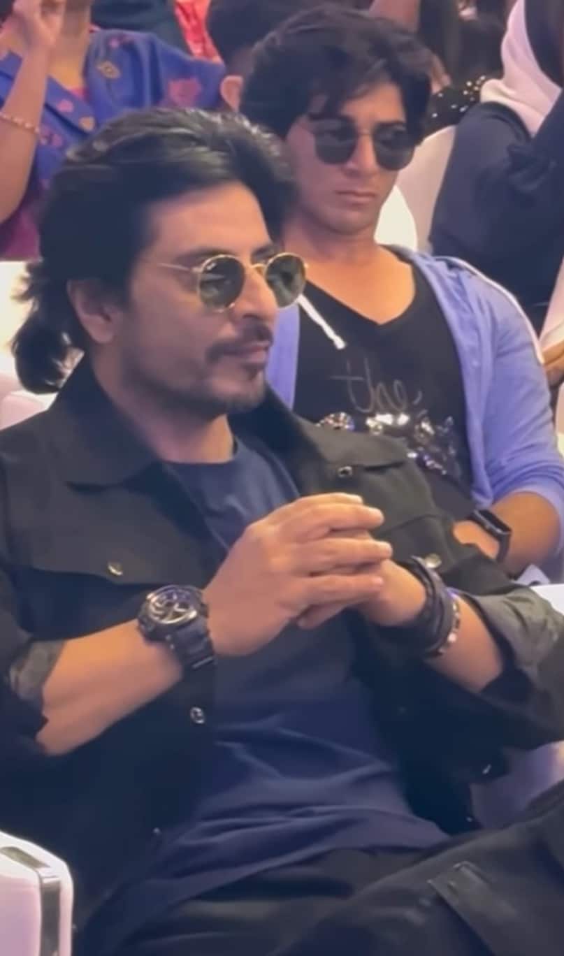 shah rukh khan doppelganger, shah rukh khan lookalike, shah rukh khan ibrahim qadri, ibrahim qadri net worth, ibrahim qadri as shah rukh khan, ibrahim qadri fees, ibrahim qadri age, ibrahim qadrisrk, shah rukh khan, 