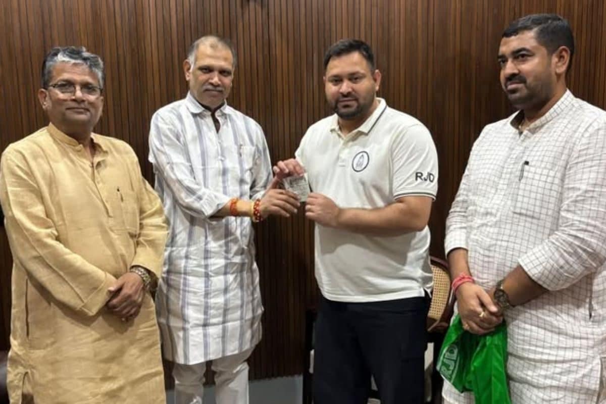 सूरजभान की RJD में एंट्री क्या चमकेगा तेजस्वी का सूरज जानें 12 सीटों का गणित