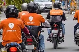 स्विगी ने भी बढ़ाई प्लेटफॉर्म फीस, जानिए अब कितना महंगा पड़ेगा हर ऑर्डर  