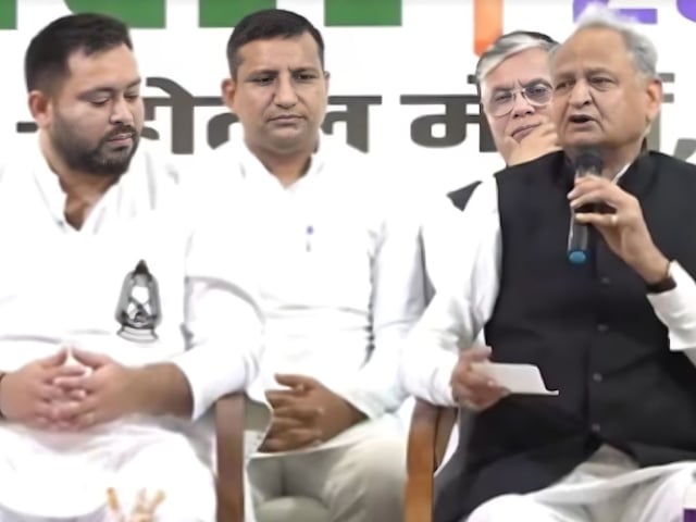 तेजस्वी यादव अब महागठबंधन के सीएम फेस, पर गहलोत के 'बॉडी लैंग्वेज' ने उगला सच! तेजस्वी यादव अब महागठबंधन के सीएम फेस, पर गहलोत के 'बॉडी लैंग्वेज' ने उगला सच!