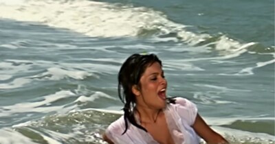 नई दिल्ली.  हिंदी सिनेमा के इतिहास में एक ऐसी एक्ट्रेस भी रही हैं,जो केवल खूबसूरती से नहीं, बल्कि अपने अनोखे किरदारों के लिए भी याद की जाती है. साल 1970 और 80 के दशक में जब पर्दे पर सुंदरता का मतलब बेदाग चेहरा और पारंपरिक छवि माना जाता था, तब जीनत अमान ने इस चलन को तोड़ते हुए ग्लैमरस अंदाज से इंडस्ट्री को हिला दिया था. 