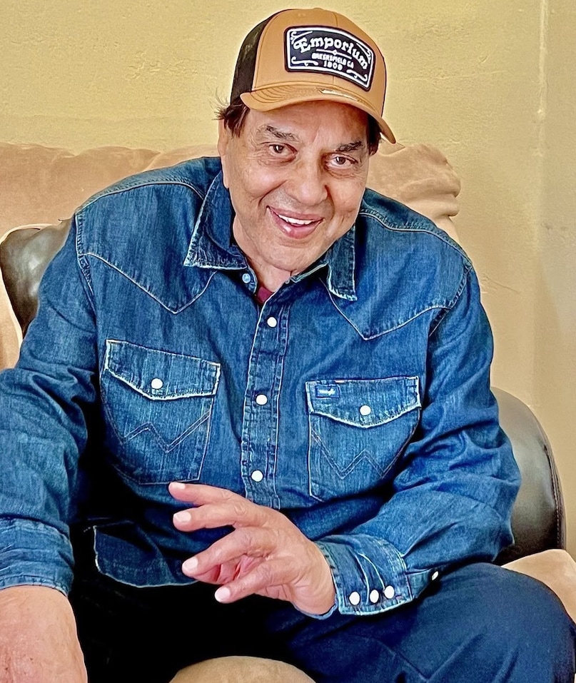 dharmendra, dharmendra song, rakhee gulzar, jhilmil sitaron ka aangan hoga song, Jeevan Mrityu movie, धर्मेंद्र, धर्मेंद्र गाना, झिलमिल सितारों का आंगन होगा गाना, राखी गुलजार, धर्मेंद्र रोमांटिक सॉन्ग 