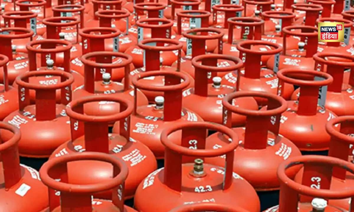 LPG Cylinder Price: दिल्ली से कोलकाता तक घटी कीमतें जानिए नई दरें