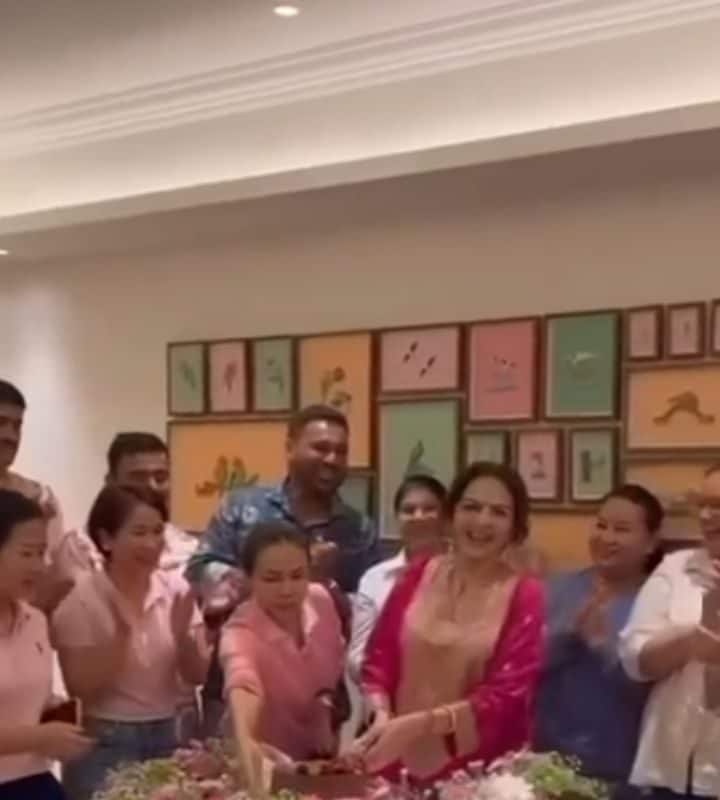 Nita Ambani Birthday Video: स्टाफ संग नीता अंबानी ने काटा केक देखें खूबसूरत नजारे