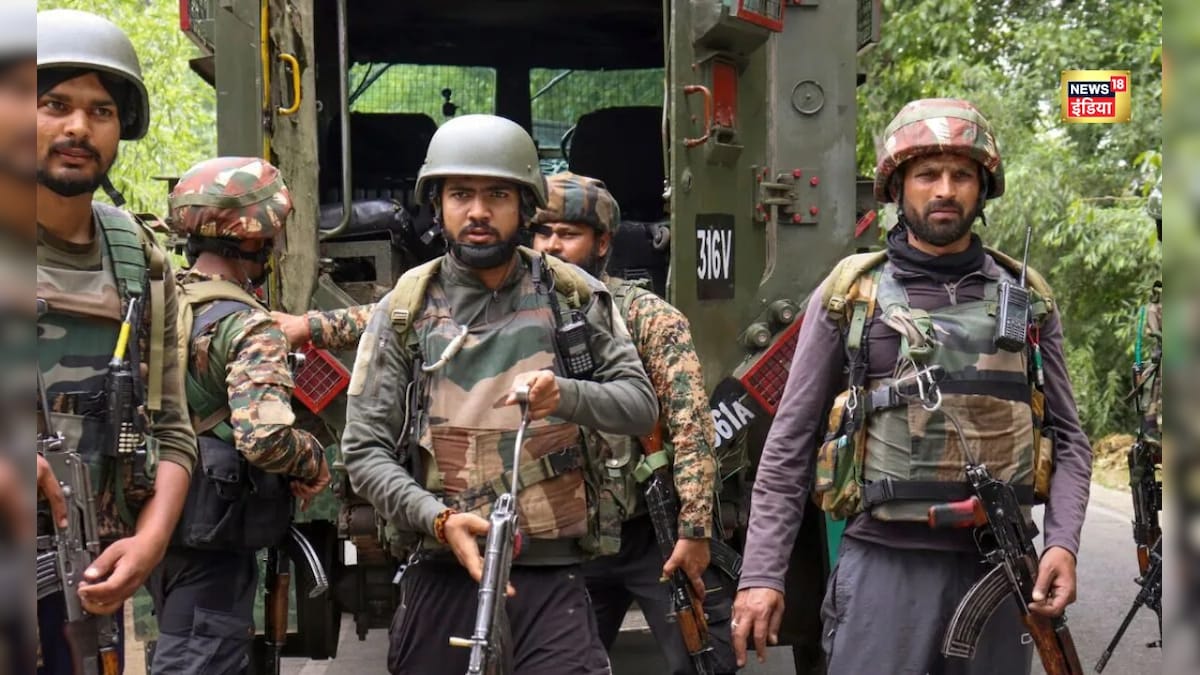 Jammu-Kashmir:कुलगाम में जंगलों के भीतर छिपा था आतंक का अड्डा....सुरक्षाबलों का बड़ा खुलासा